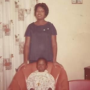 Meet your Posher, Mona